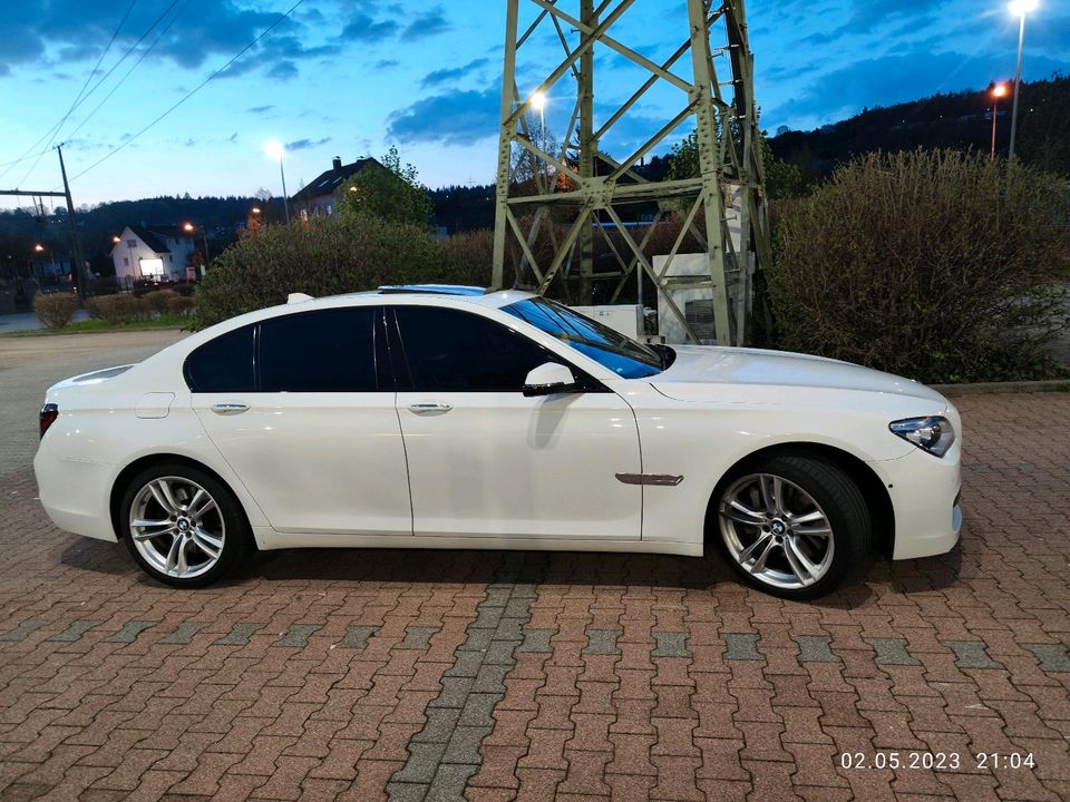 Bmw 750d Adaptive LED Standheizung sitzbelüftung Sitzmasage in Schwäbisch Gmünd