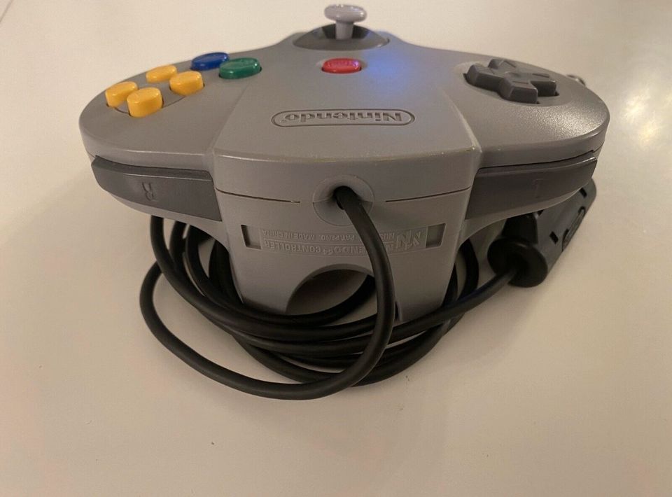 N64 grün/green + Mariokart 64 + controller in Oberschleißheim