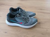 Nike Sportschuhe Sneaker 39 Sachsen-Anhalt - Schkopau Vorschau