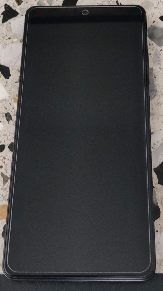 Xiaomi Redmi Note 12 Pro 5G in midnight black in Lohmar
