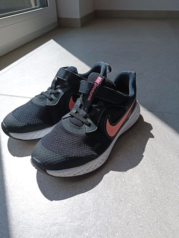 Turnschuhe | Schuhe | Nike | Gr. 35 in Herrieden