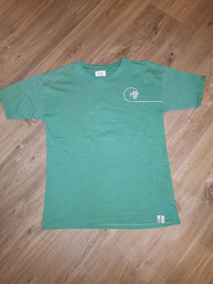 Tolles T-Shirt in grün von Staccato Gr. 176, top in Harsum