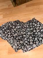 Shorts v amisu gr. XL schwarz weiß blumen Hessen - Lauterbach (Hessen) Vorschau