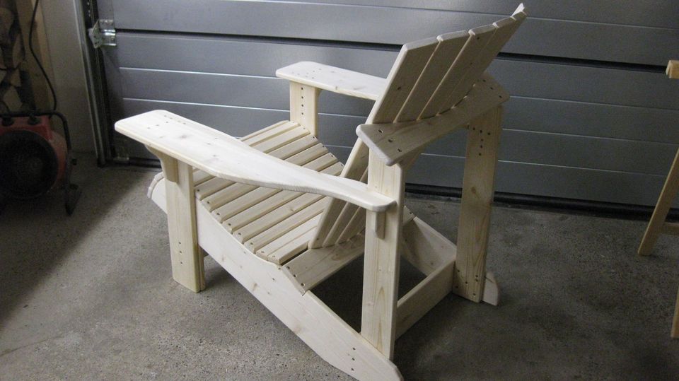 Adirondack Chair - amerikanischer Gartenstuhl aus Holz in Buseck