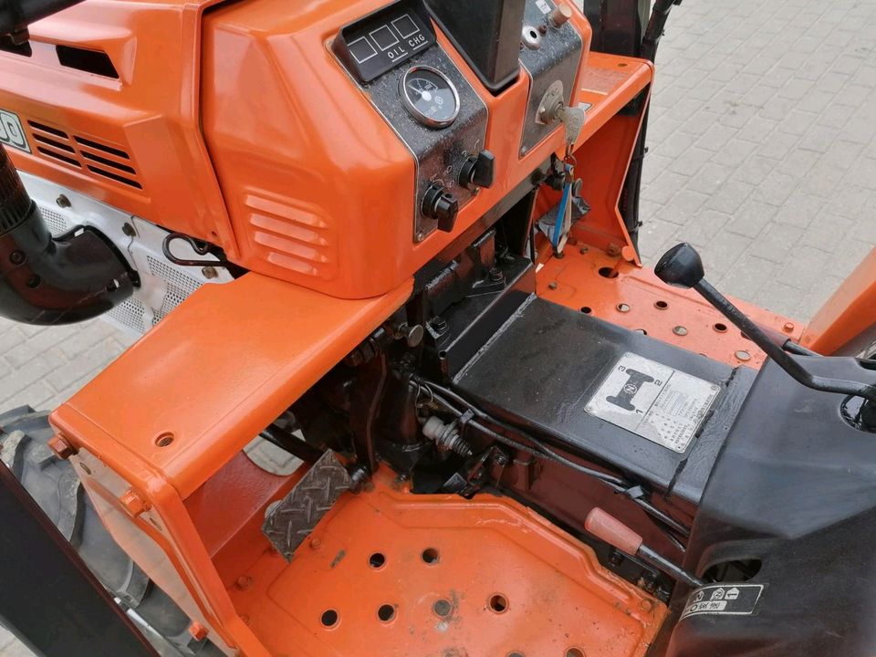 Kubota B1600 mit Frontlader und Schaufel Kleintraktor Traktor in Rossow