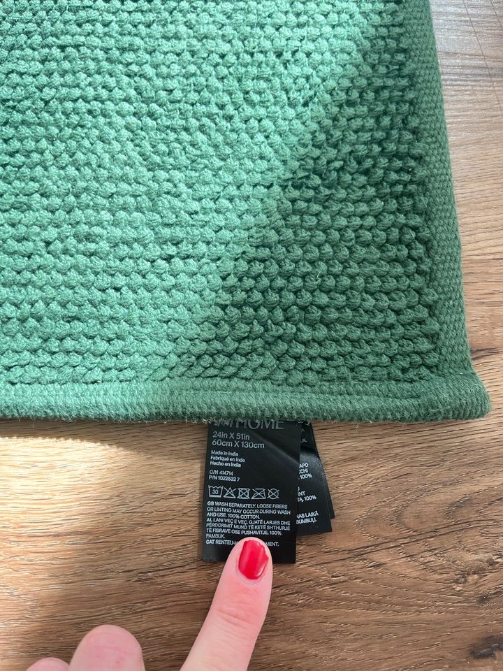 H&M Badezimmer Teppich grün waldgrün zwei Stück in Wehretal