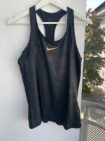 Nike: Sporttop mit goldenen Details München - Maxvorstadt Vorschau