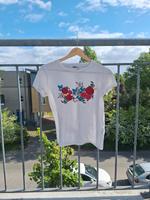 Weißes T-Shirt mit Blumen Berlin - Rosenthal Vorschau