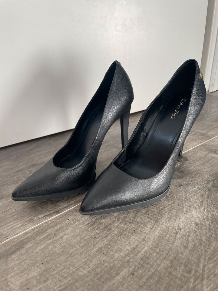 Calvin Klein Pumps Highheels gr 39 schwarz in Bentwisch