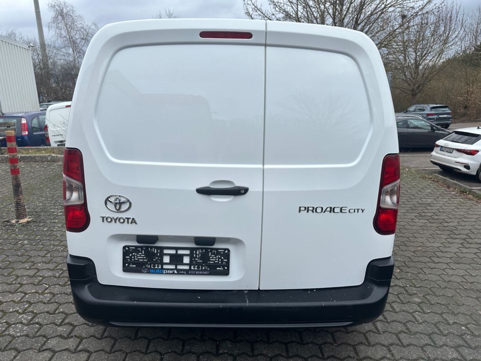 Toyota PROACE CITY 1,2-l-Turbo 81kW in Saarlouis