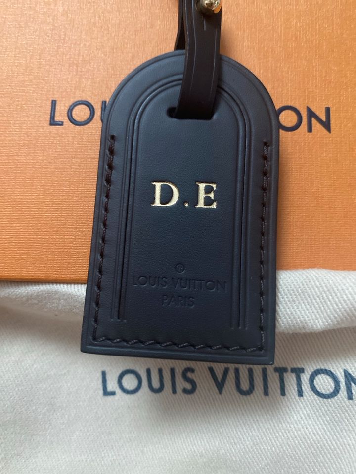 Louis Vuitton Anhänger Leder  D E in Erfurt