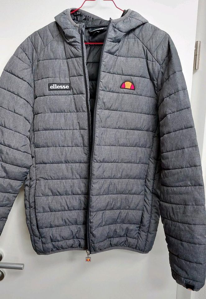 Ellesse Steppjacke Lombardy, Größe M, grau anthrazit in Baden-Württemberg -  Bühl | eBay Kleinanzeigen ist jetzt Kleinanzeigen