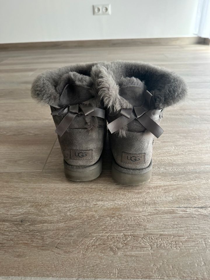 Ugg Boots Grau in Usingen