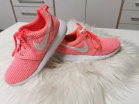 NIKE Sneaker, Sportschuhe Turnschuhe Schuhe Gr. 38 WIE NEU Bayern - Niederwinkling Vorschau