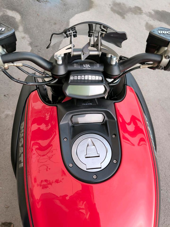 Ducati Diavel Carbon 1200 in Hameln