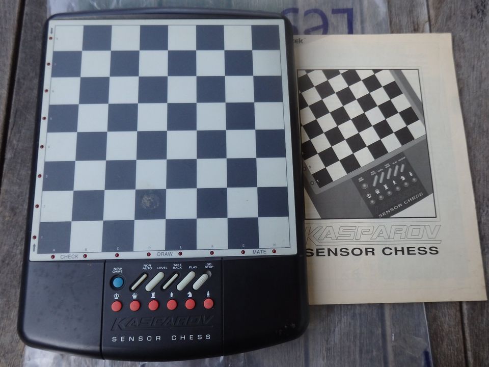 Schachcomputer Kasparov Sensor Chess mit Beschreibung in Rosenheim