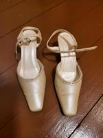 Pumps, hohe Schuhe cremeweiß Marburg - Marbach Vorschau