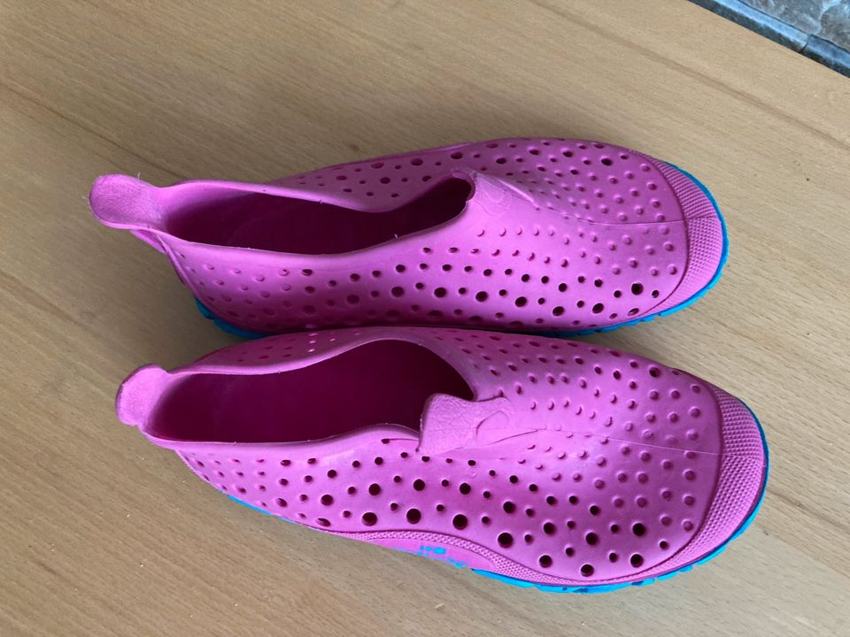 Badeschuhe Gr. 29/30 Decathlon rosa blau in Wunstorf