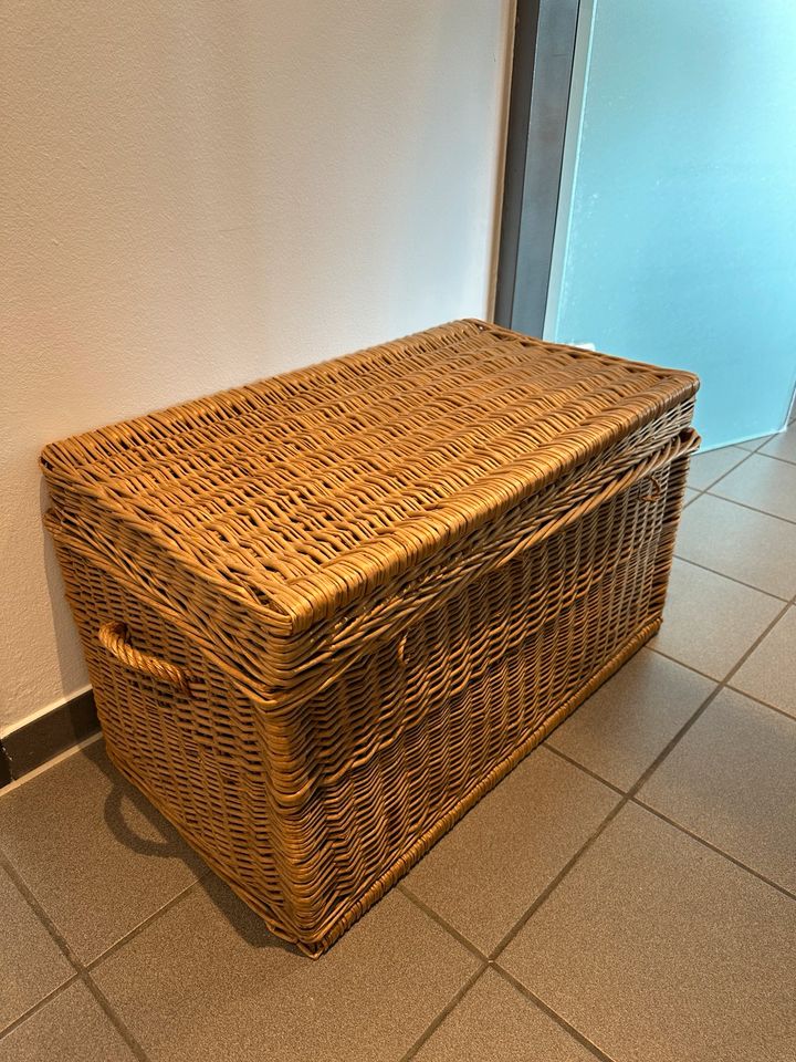 Original Vintage Boho große Rattan Korb Truhe von der Oma in Köln