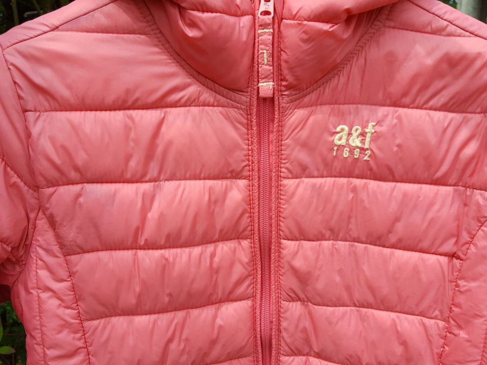 Abercrombie Fitch Übergangs-jacke Steppjacke koralle Gr. 158/164 in Gerlingen