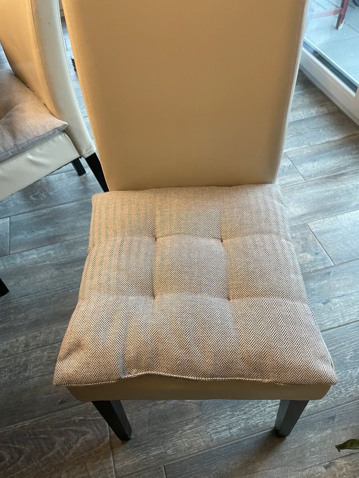 Esszimmer Stühle 4 Stück in beige in Barleben