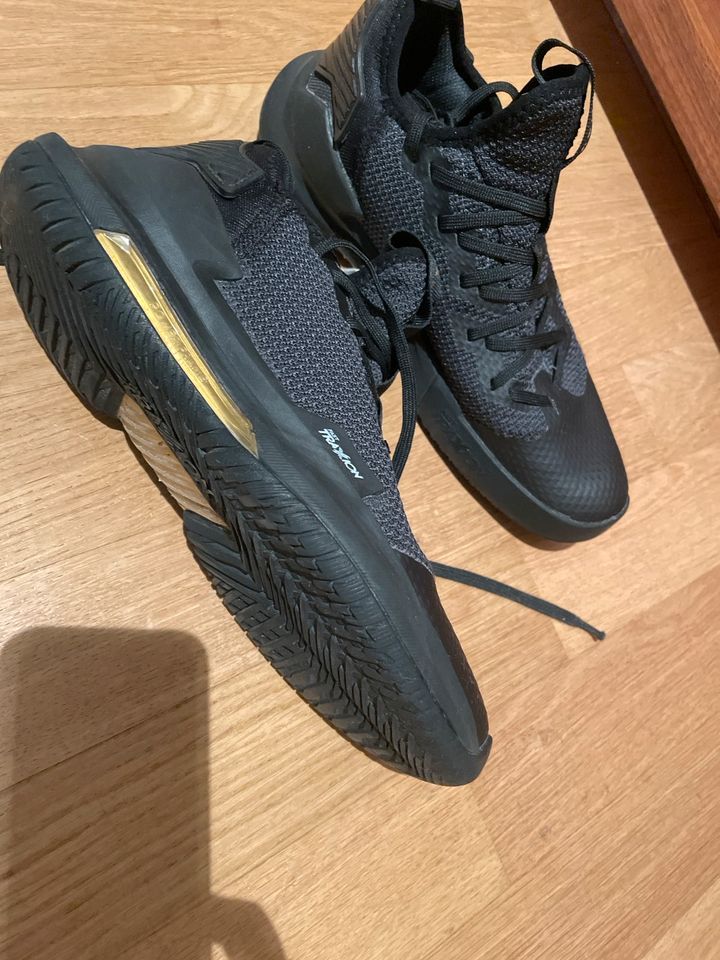 Sneakers Schwarz Basketball Schuhe Gr 40-41 in Frankfurt am Main