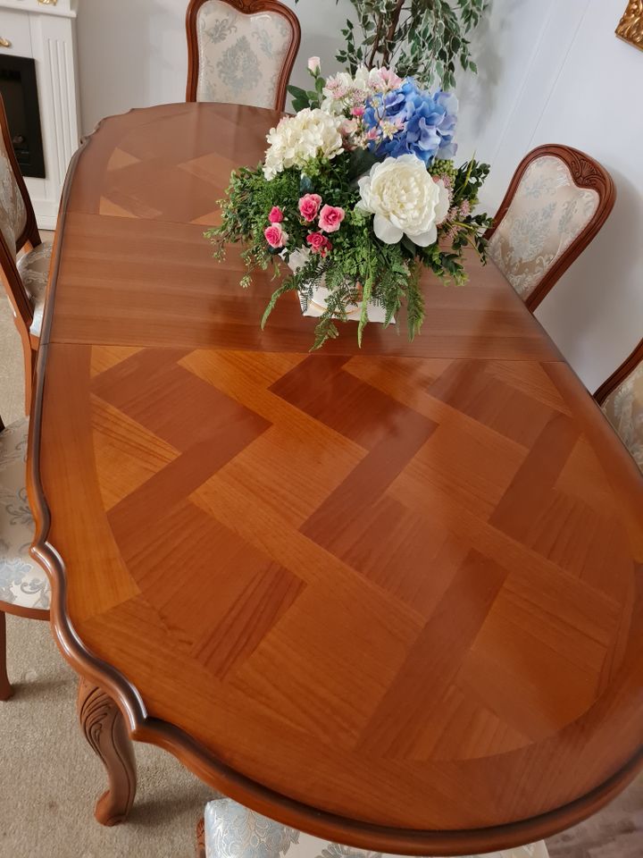 Barock Tisch mit 6 Stuhle in Remlingen