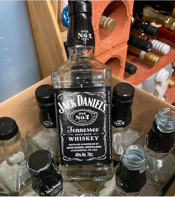 90 Stück Jack Daniels Flaschen in Quedlinburg