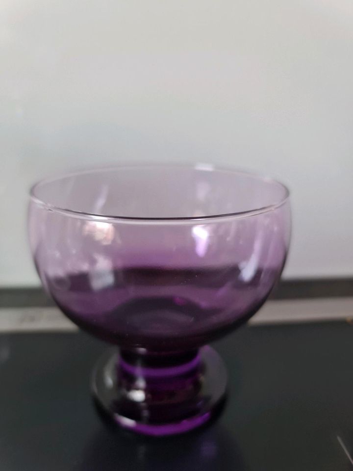 5 Glas Eisbecher aus den 90igern lila mit Farbverlauf in Erding