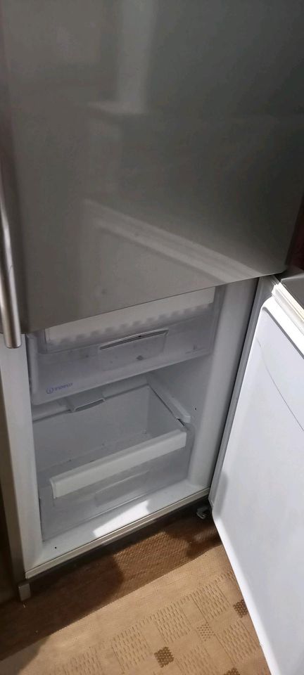 Kühlschrank Indesit defekt in Berlin
