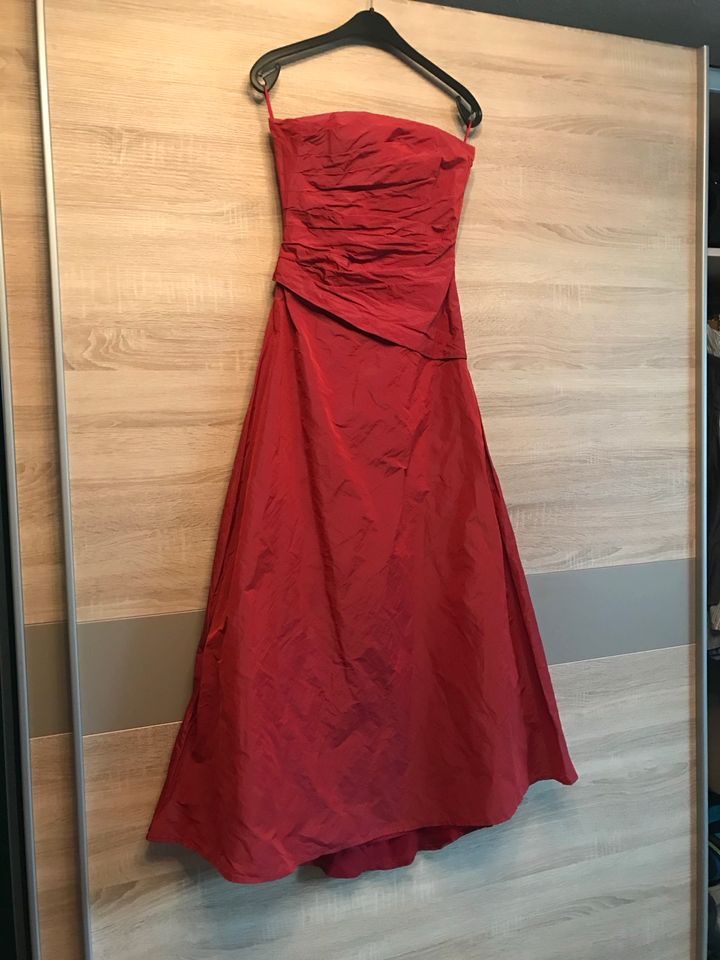 Abiballkleid Gr. 32 XXS Rot Lang Abschlusskleid Kleid C&A in Kirchberg