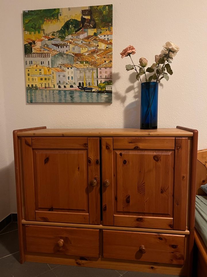 Massivholz Schrank Kommode Sideboard Schlafzimmer Wohnzimmer in Neustadt am Rübenberge