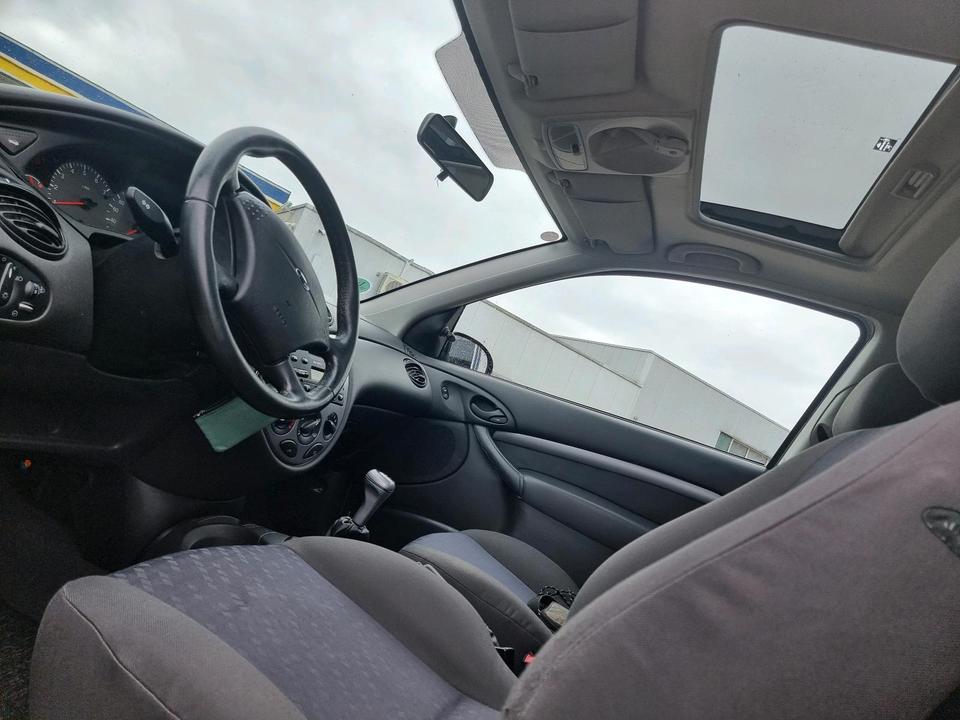 Ford Focus * 1,4 Benziner , Wenig Kilometer, Rentner, TÜV 10/25 * in Jever