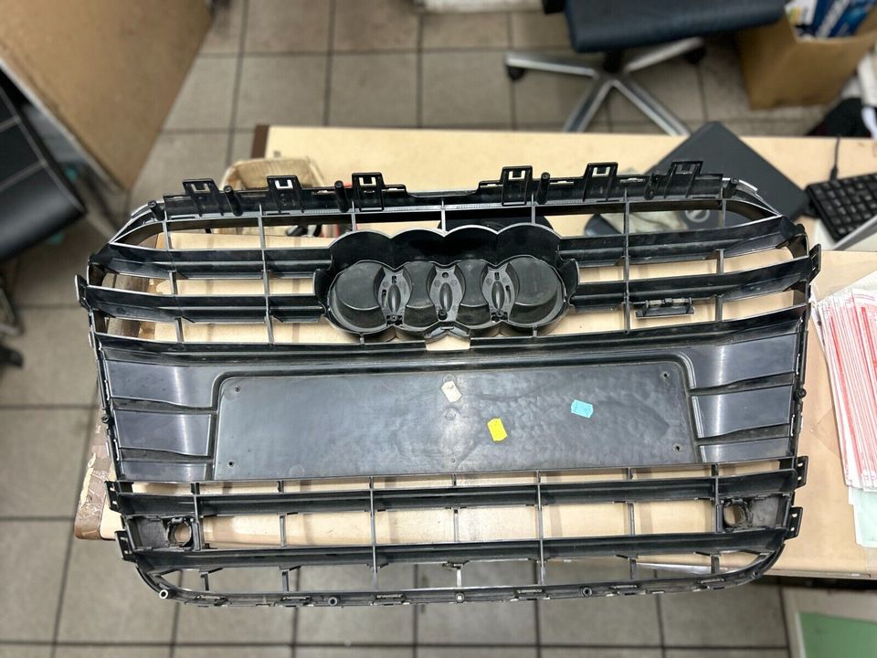 Audi A6 Quattro Kühlergrill Frontgrill Original 4G0853037 in Hannover