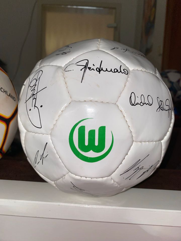 Stuttgart & VfL Wolfsburg Autogramme & UEFA 2016 Ball in Waldachtal