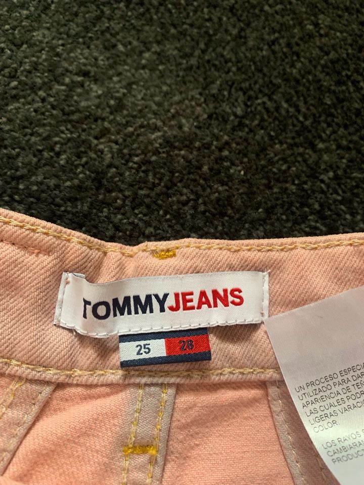 NEU Tommy Hilfiger Jeans Damen Mom Ultra High Rise Tapered 25 in Issum