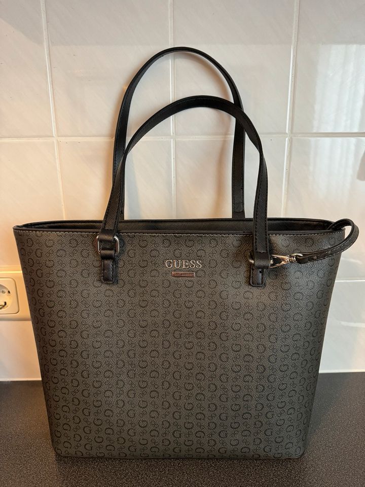 GUESS Shopper Tasche Damen, NEU in München