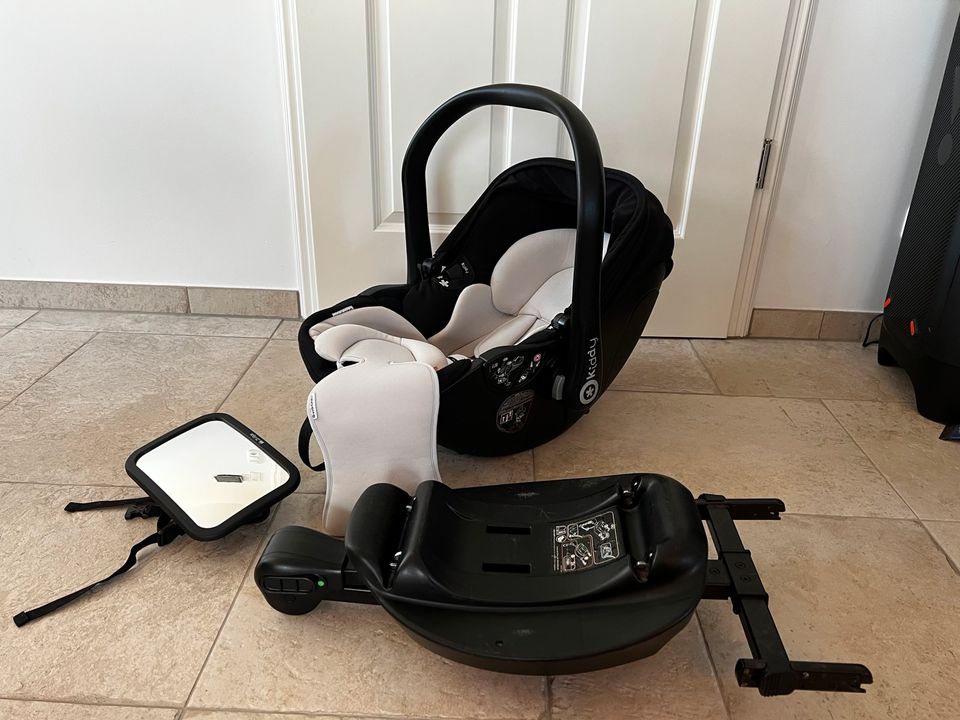 Babyschale mit Liegefunktion von Kiddy + Isofix Base in Großpösna