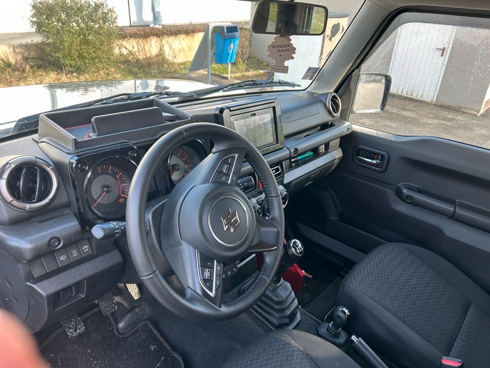 Suzuki Jimny allgrip comfort + in Issigau