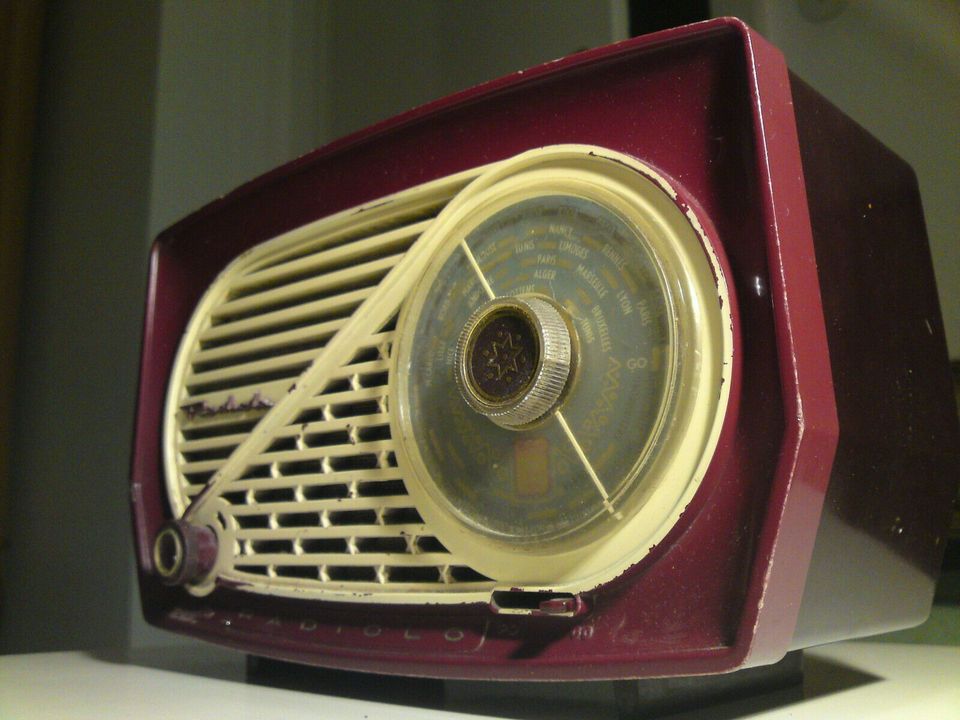 Kleines altes Radio Röhrenradio ~ RADIOLO ~ Frankreich ~ 1954 in Bielefeld