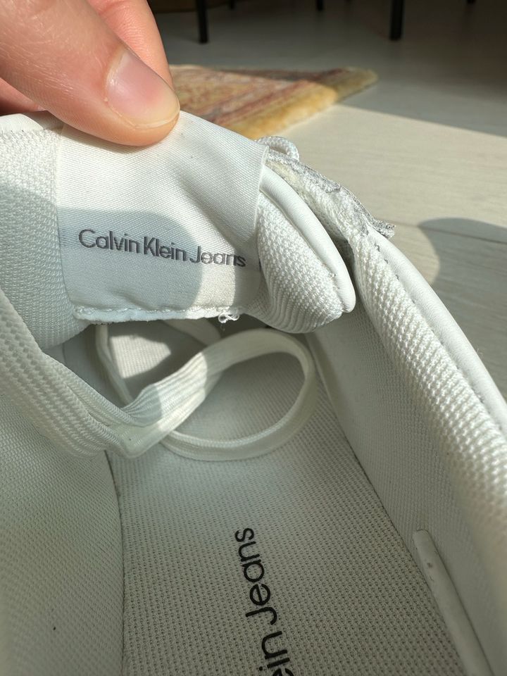 Calvin Klein Sneaker/Turnschuhe aus Leder in Leverkusen