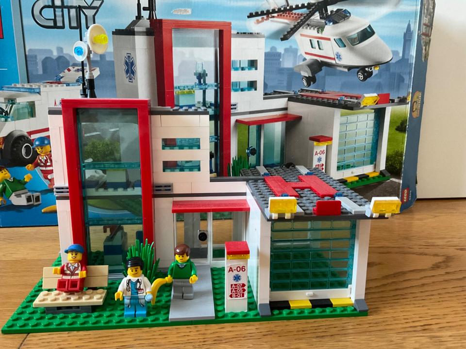 Lego 4429 Krankenhaus, Krankenwagen und Hubschrauber in Köln
