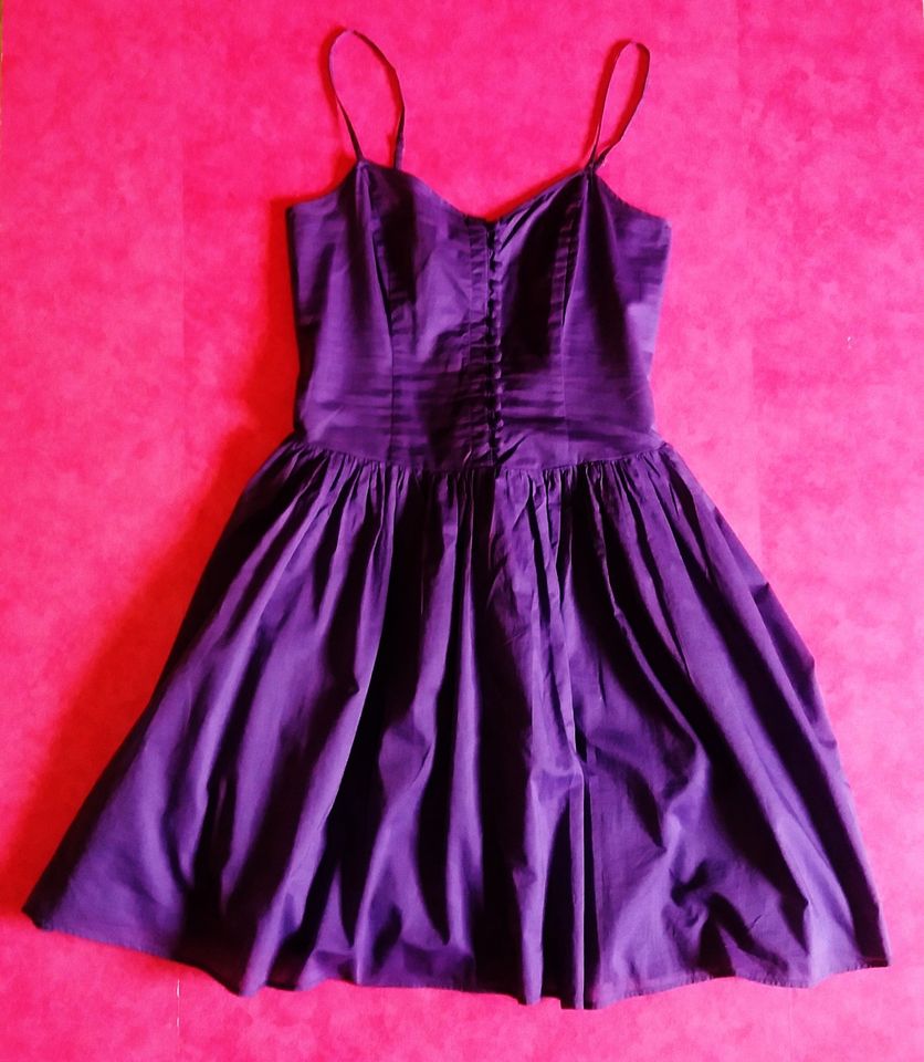 Festliches Kleid violett Gr. M in Düren