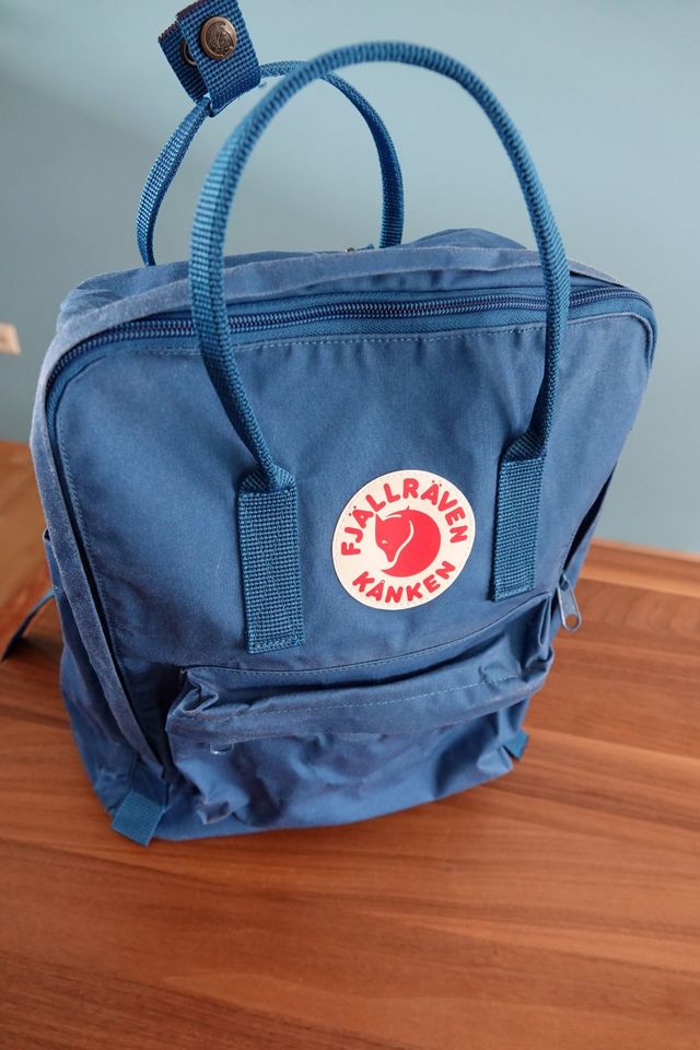 FJÄLLRÄVEN Kånken Everyday Outdoor Rucksack blau wie NEU in Fürth