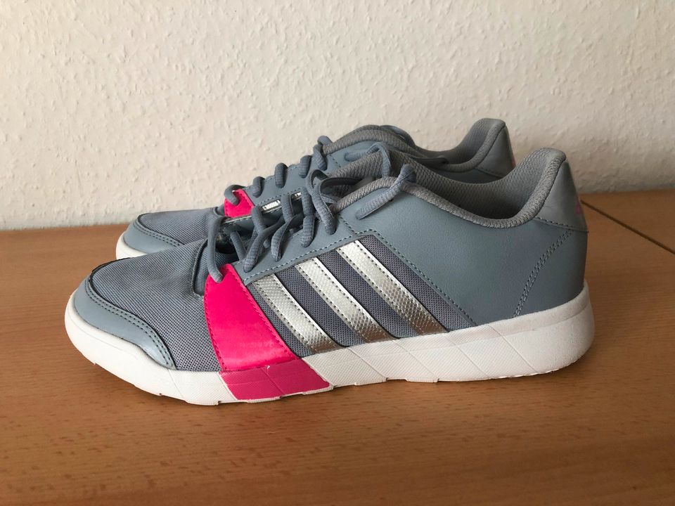 Adidas Sneakers Gr.41 1/3 grau/pink in Eppingen