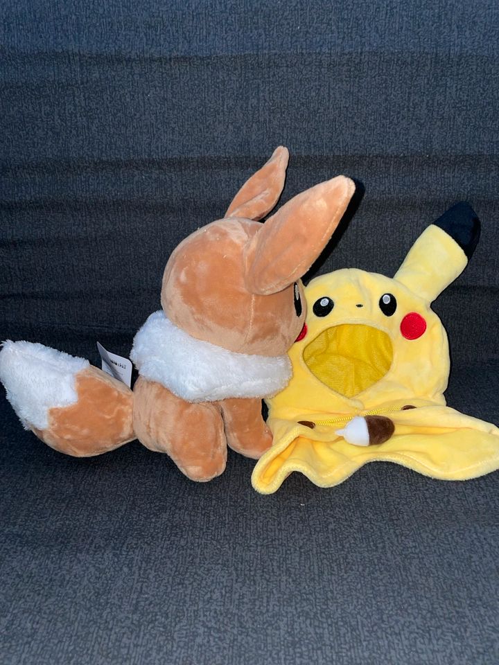 Pokémon Evoli Pikachu Cosplay Plüschtier 30cm Geschenk Pokemon in Hamburg