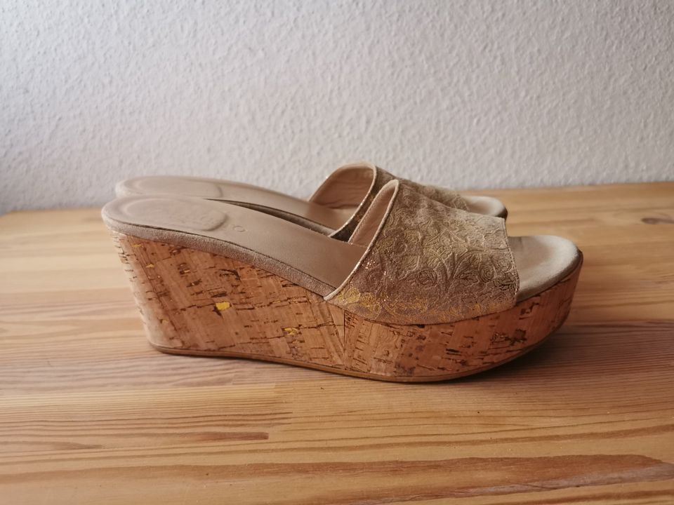 2 Paar Mules Pantoffeln Wedges Gr. 40 made in Italy gold beige in Singen