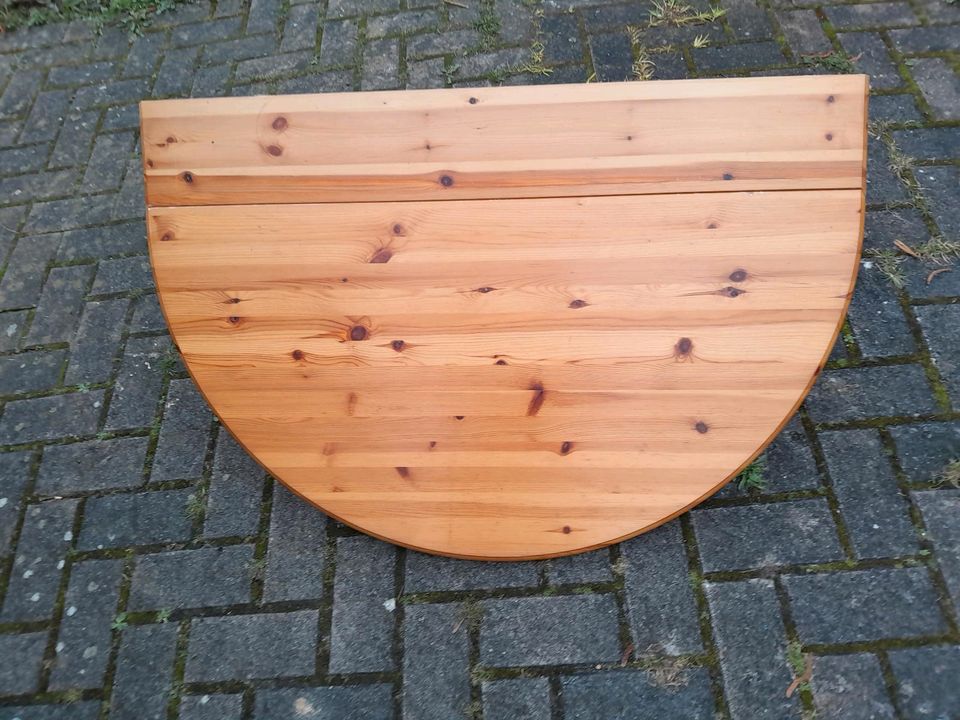 Wandtisch  zum klappen aus Kiefernholz rund. in Bad Gandersheim