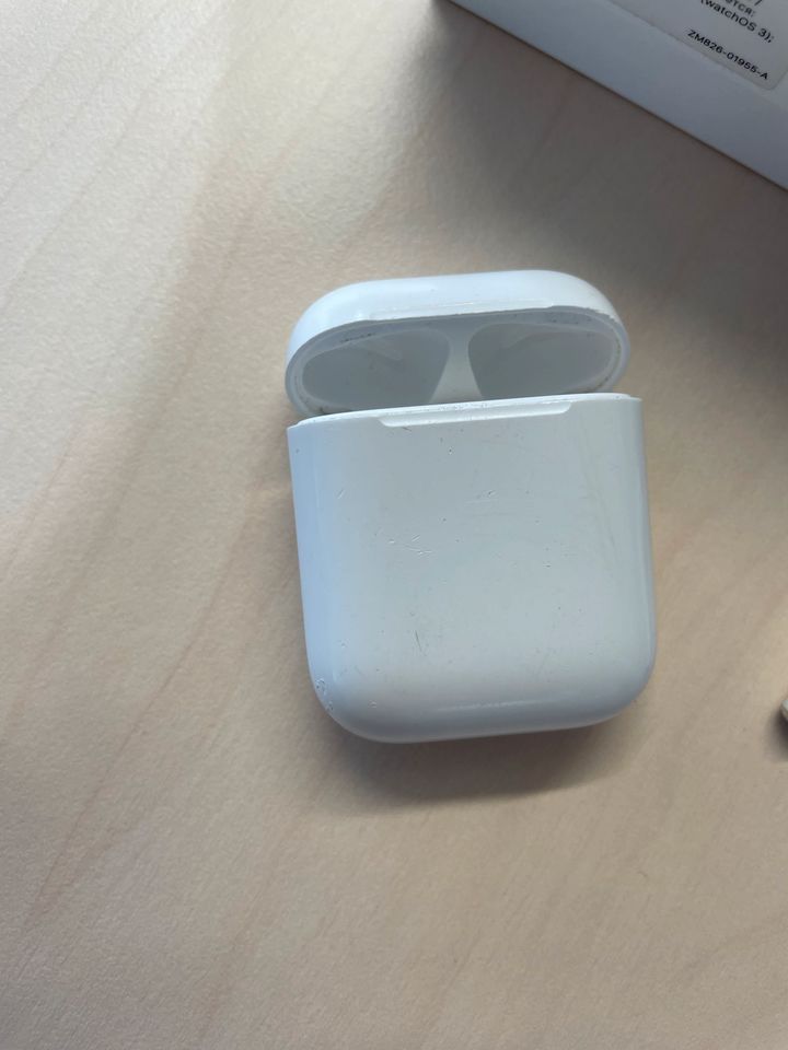 Apple AirPods mit Ladecase nur links! in Geesthacht