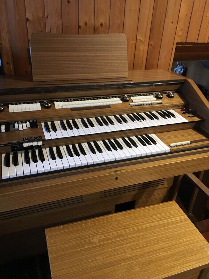 Dr. Böhm Heimorgel Orgel mit Sitzbank an Bastler in Hildesheim